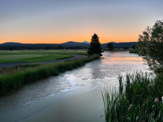 A summer evening in @sunriverresort 

#summernights #sunriverresort #familytravel #familyvacay #instaphoto #travelpics #travelblog